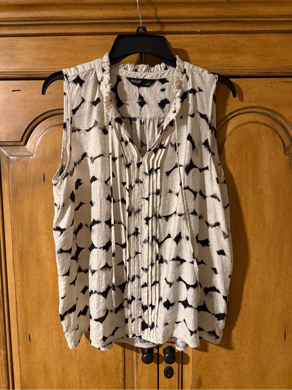 Simply Vera Vera Wang Black & White Ruffle Pintuck Sleeveless Camisole-L